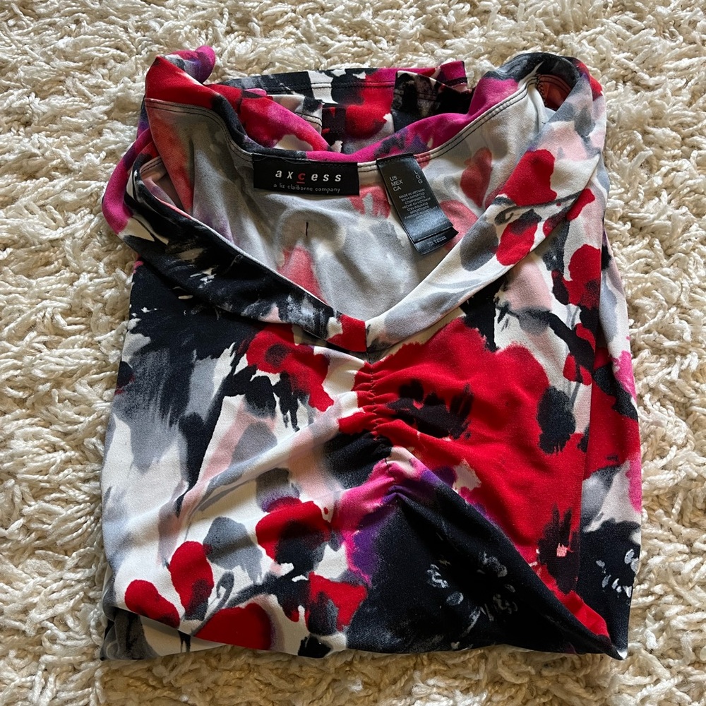 AXCESS by LIZ CLAIBORNE top ❤️
